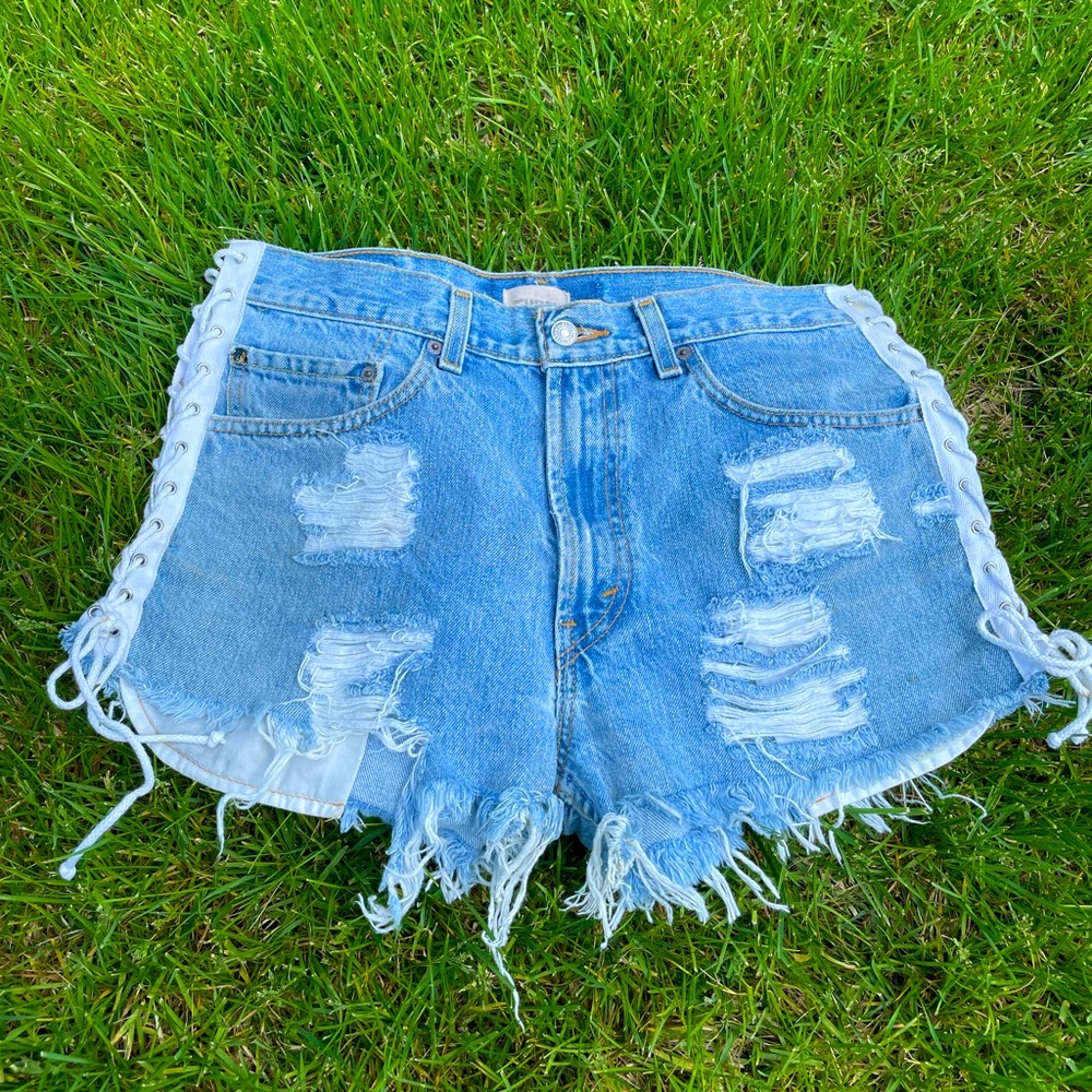 Levi’s FURST OF A KIND Denim Shorts 💙